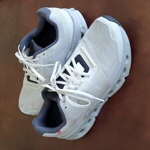 On Cloud Cloudgo sneaker, size 9